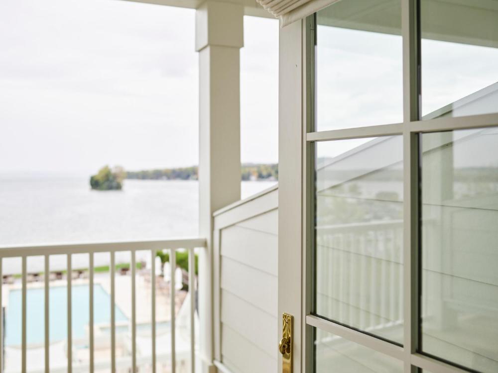 Double Room with Lake View interior