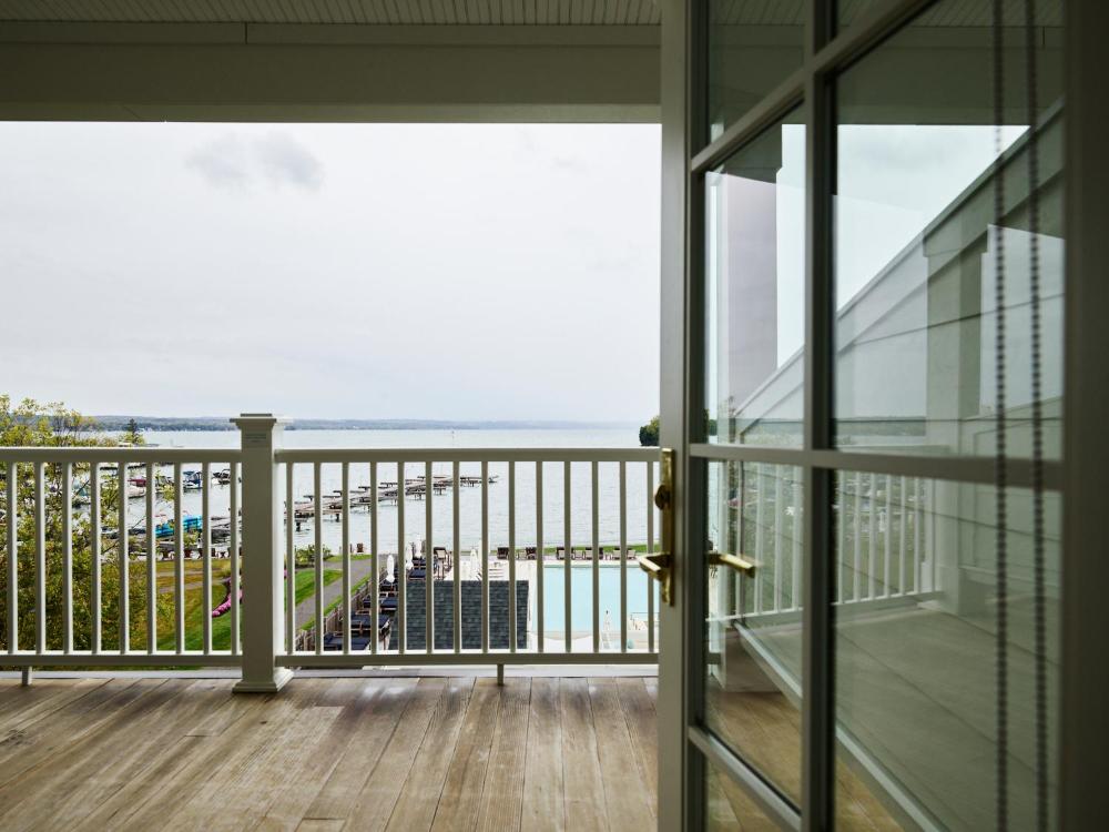 Superior Single Room with Lake View interior